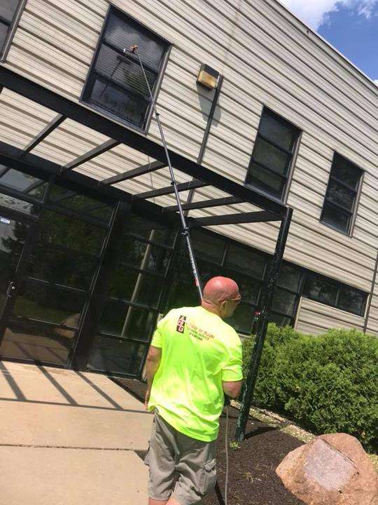 A Touch of Glass Cleaning Service | 327 S Schuyler Ave, Bradley, IL 60915, USA | Phone: (815) 210-6521