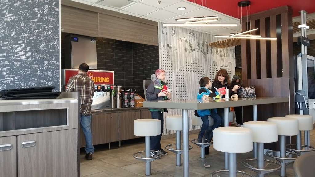 McDonalds | 1 Gateway Boulevard, Monroe Township, NJ 08831, USA | Phone: (908) 262-2692