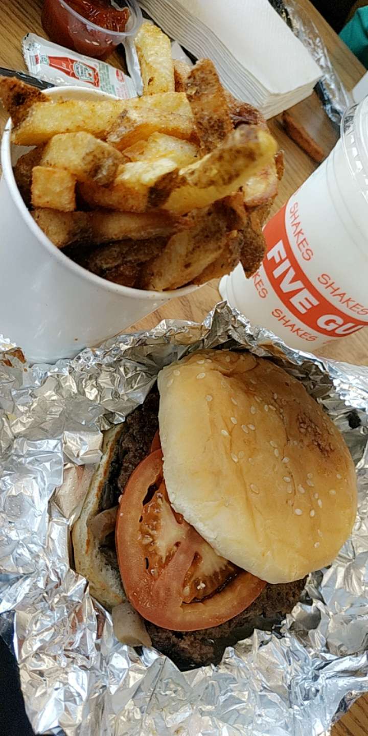 Five Guys | 68 Washington St, South Attleboro, MA 02703, USA | Phone: (508) 915-6177