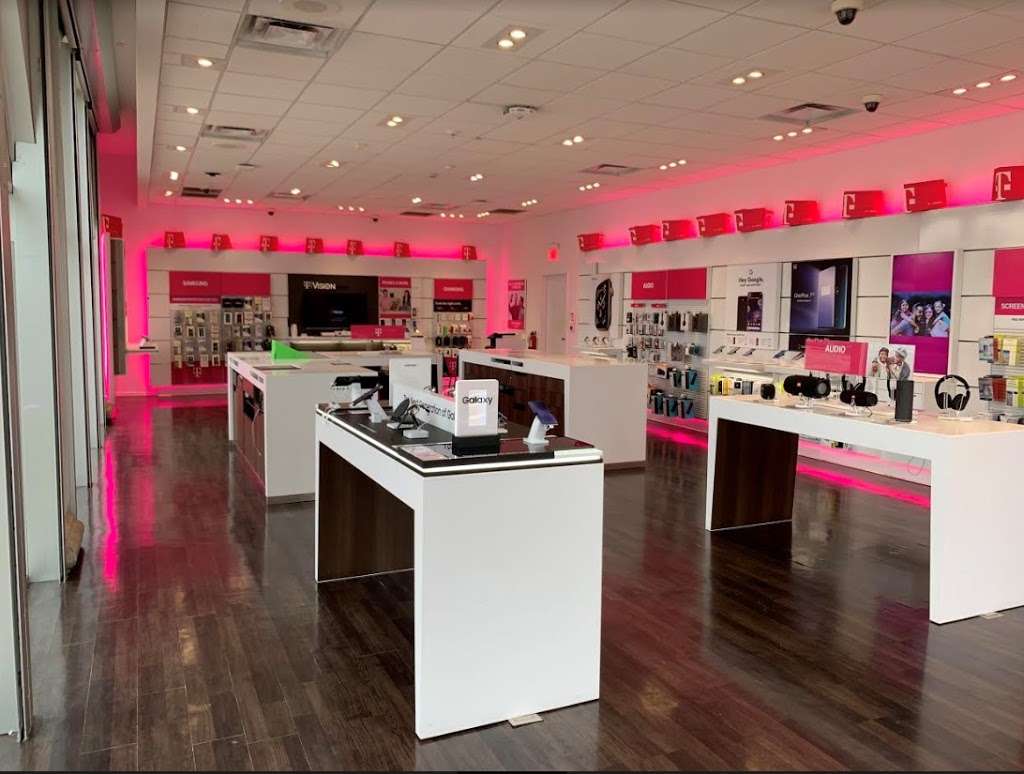 T-Mobile | 15707 Coit Rd Suite A, Dallas, TX 75248, USA | Phone: (972) 788-2425