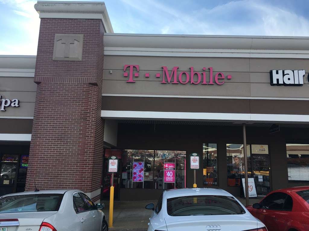 T-Mobile | 21800 Towncenter Plaza Ste 32, Sterling, VA 20164, USA | Phone: (571) 441-2844