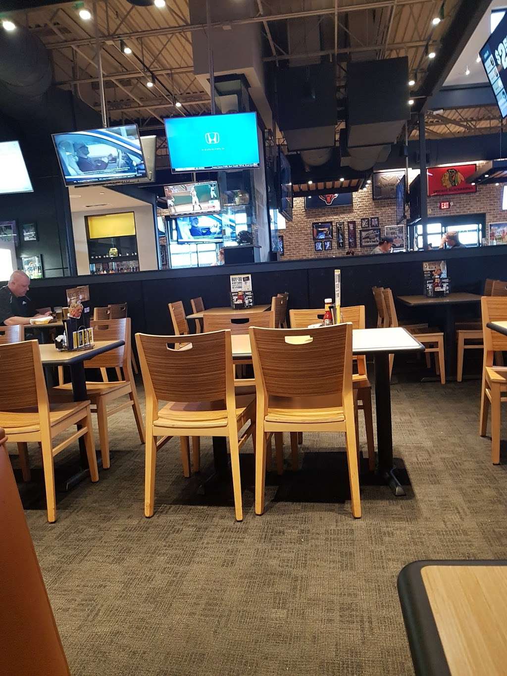 Buffalo Wild Wings | 2942 Carlson Dr, Hammond, IN 46323, USA | Phone: (219) 844-2600