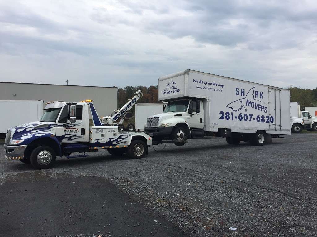 Roadrunner Towing & Recovery, Inc | 16014 Business Pkwy, Hagerstown, MD 21740, USA | Phone: (240) 575-6000