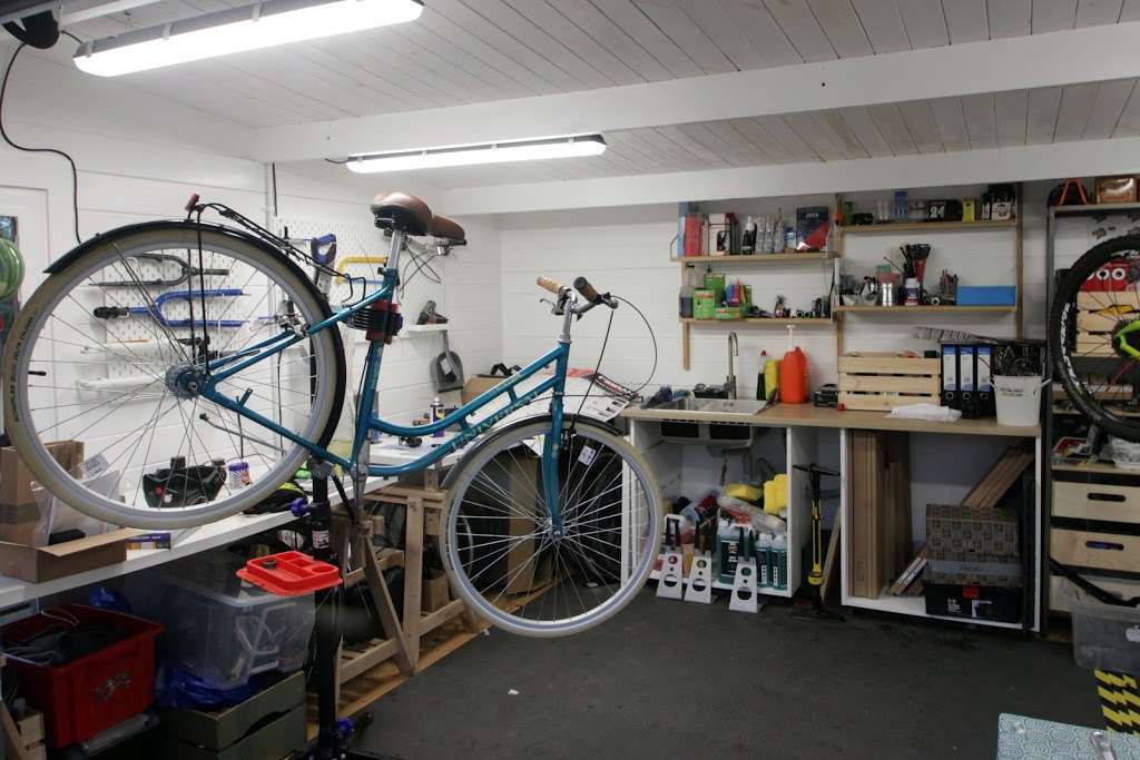 DVNT Bike Co. | Portaferry, Blackbrook Rd, Dorking RH5 4DS, UK | Phone: 07738 755917