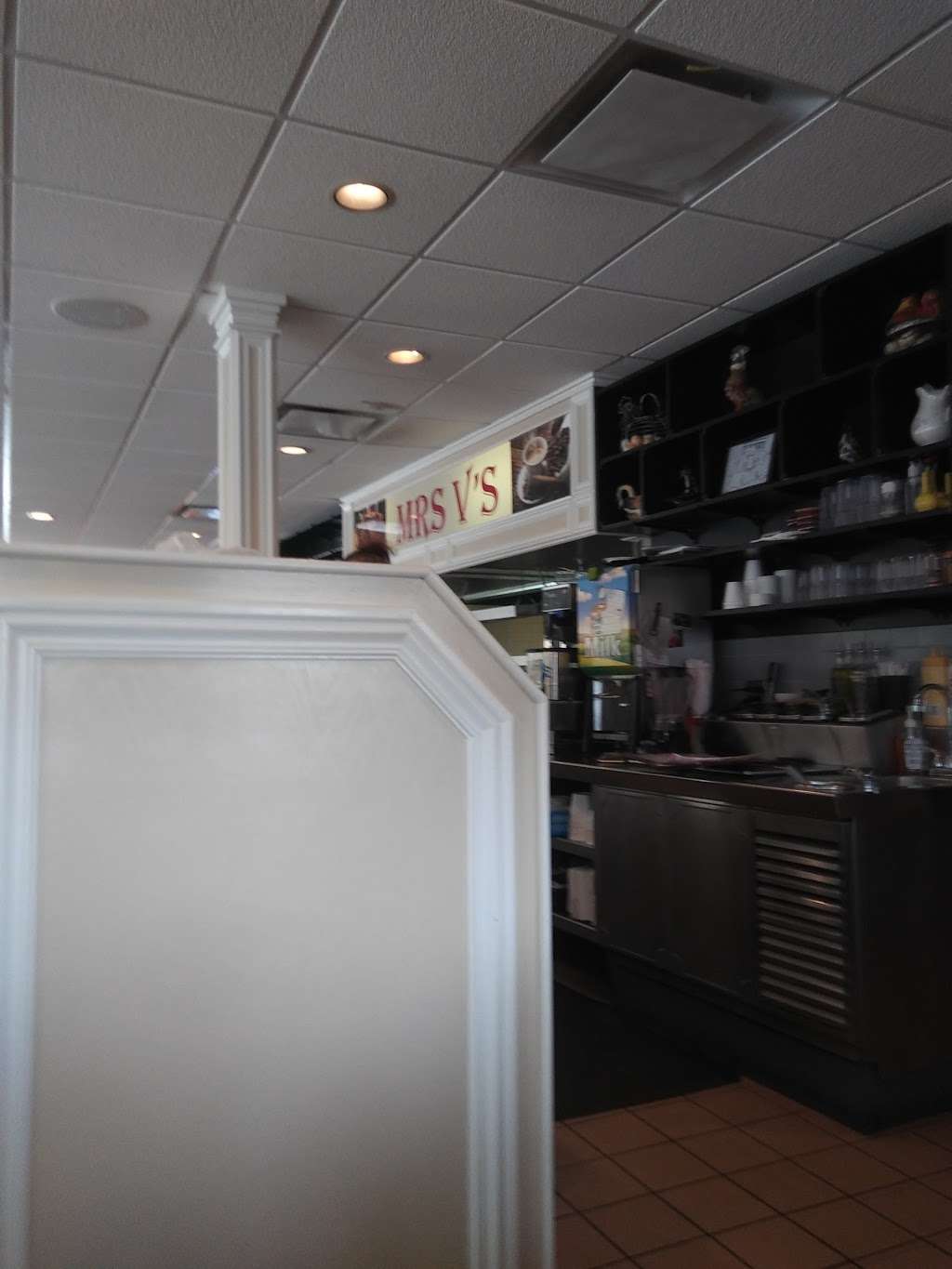 Mrs Vs Restaurant | 1640 S River Rd, Des Plaines, IL 60018, USA | Phone: (847) 297-7185