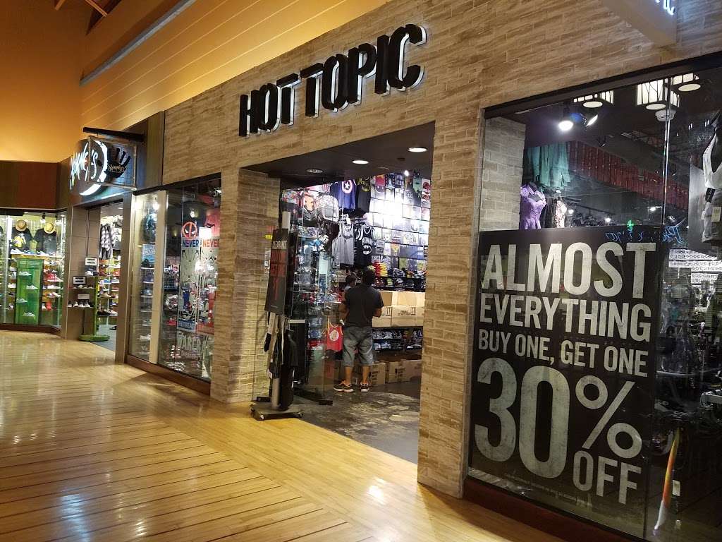 Hot Topic | 14500 W. Colfax Ave., Space #379, Lakewood, CO 80401, USA | Phone: (303) 216-2156