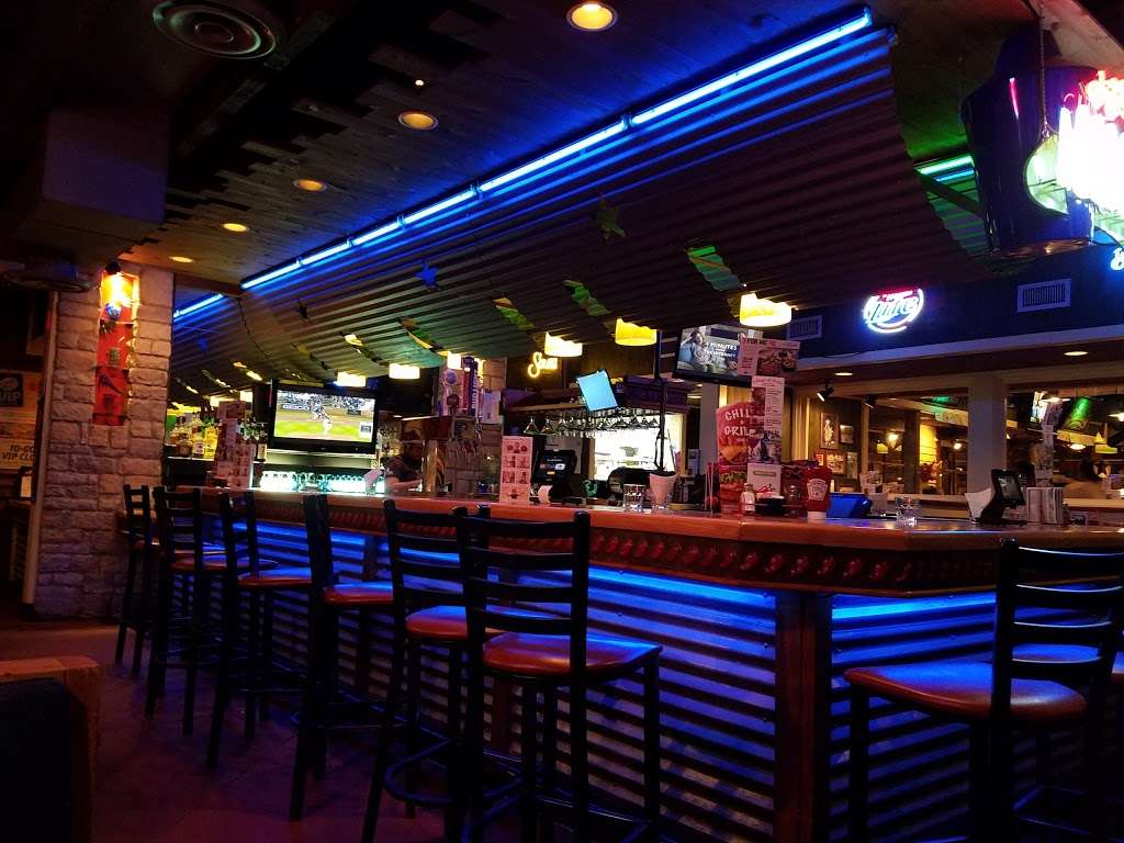Chilis Grill & Bar | 620 Randall Road, South St, South Elgin, IL 60177, USA | Phone: (847) 841-8708
