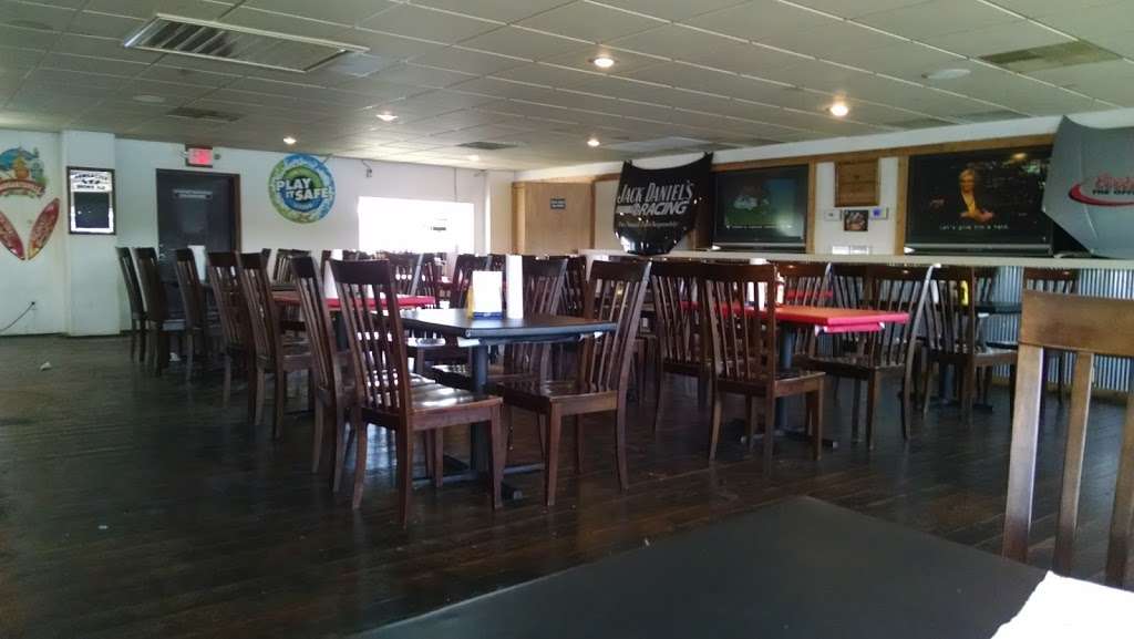 Mulligans On the Lake | 6049 W Lake Rd, Ozawkie, KS 66070, USA | Phone: (785) 484-2598