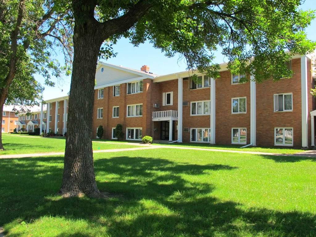 Edgerton Highland Apartments | 479 Skillman Ave E, Maplewood, MN 55117, USA | Phone: (651) 771-4141