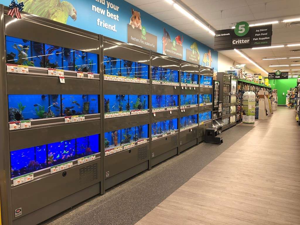 Pet Supplies Plus 490 S Indiana St, Mooresville, IN 46158, USA