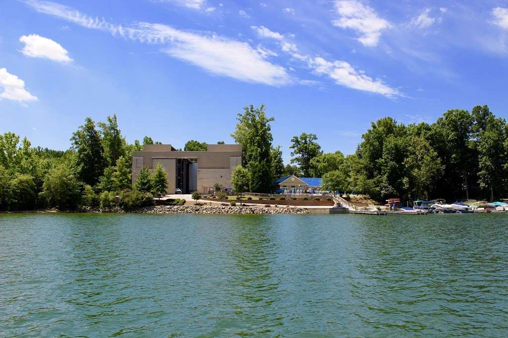 Crown Harbor Marina | 6831, 21660 Crown Lake Dr, Cornelius, NC 28031 | Phone: (704) 895-3723