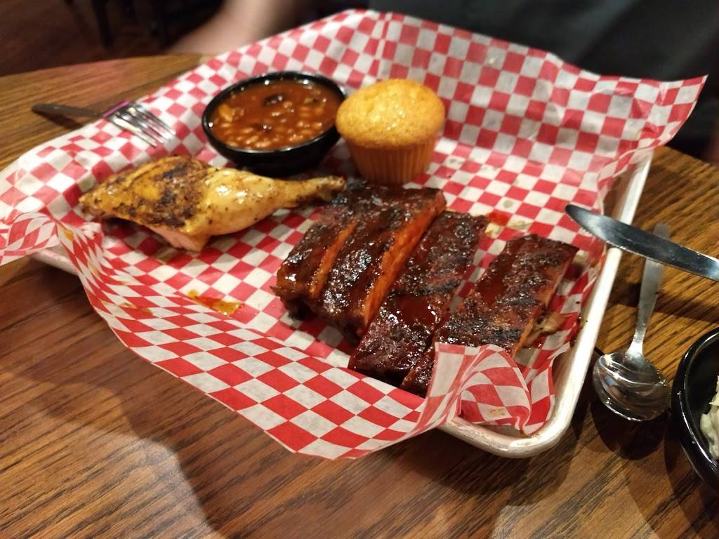 Famous Daves Bar-B-Que | 1930 7th St W, St Paul, MN 55116 | Phone: (651) 699-8800