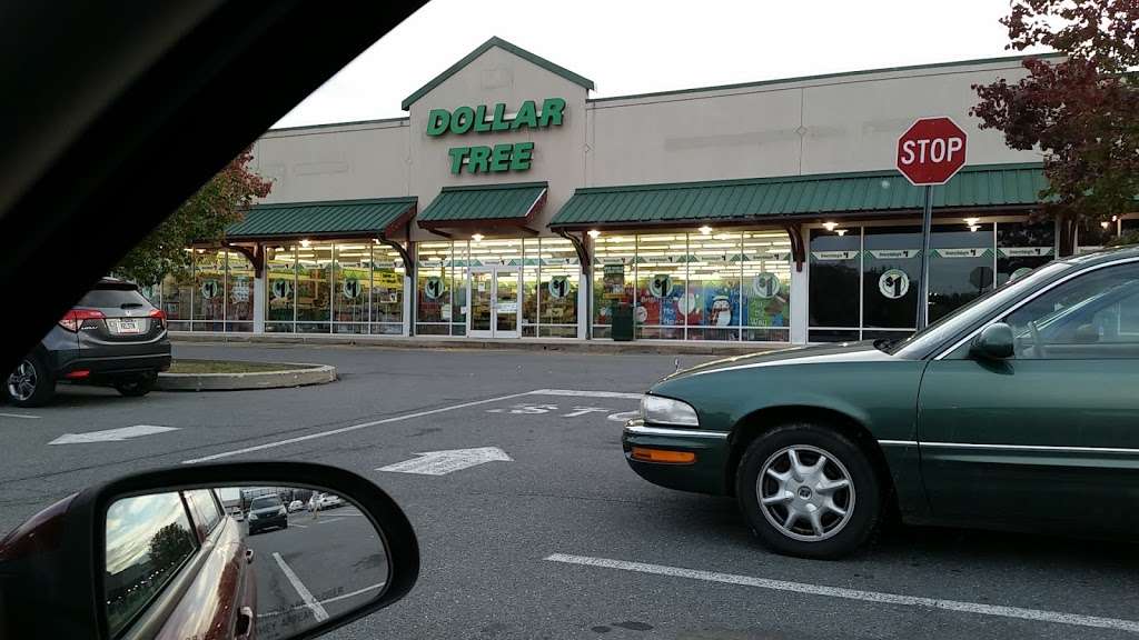 Dollar Tree | 220 Crossings Blvd, Elverson, PA 19520, USA | Phone: (610) 913-1068