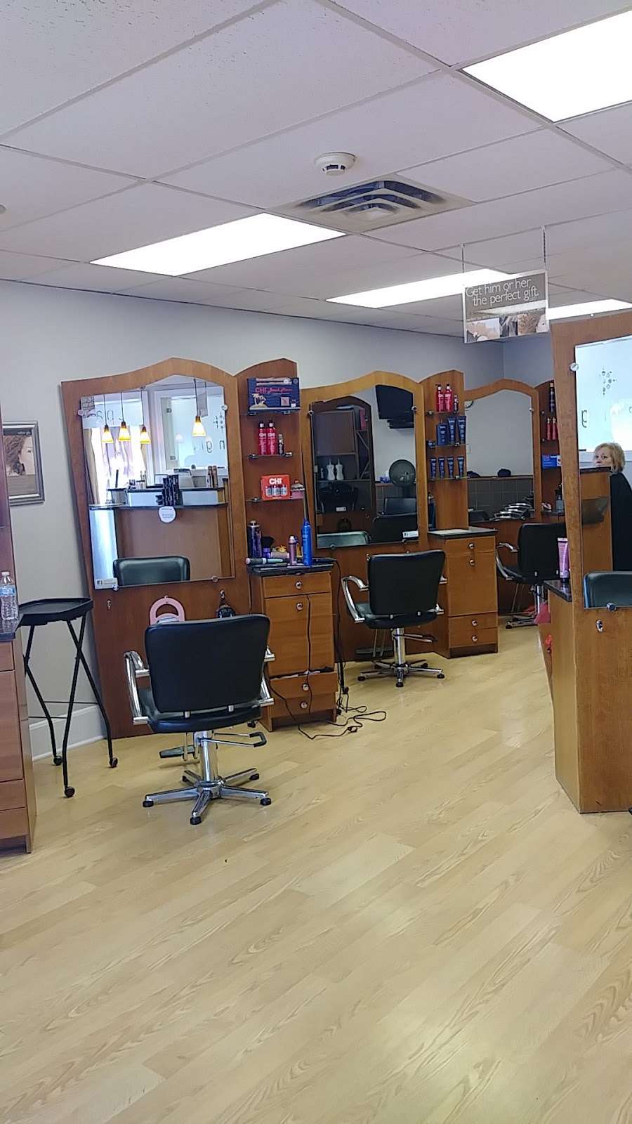 Salon Gia | 215 E State Rd, Island Lake, IL 60042 | Phone: (847) 526-3330