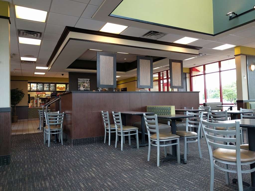 Arbys | 6007 Gateway Dr, Plainfield, IN 46168, USA | Phone: (317) 839-0300