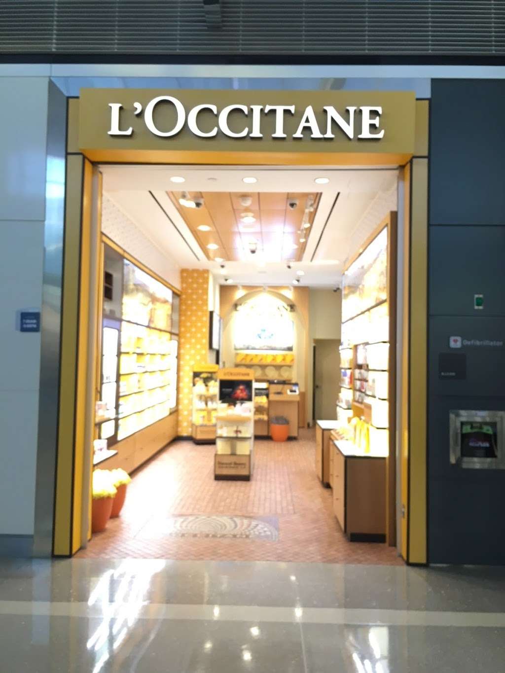 LOccitane - Dulles Airport | 1 Saarinen Circle CORNER DULLES BOUTIQUE, B GATES, Main Terminal, Dulles, VA 20166 | Phone: (703) 572-3210