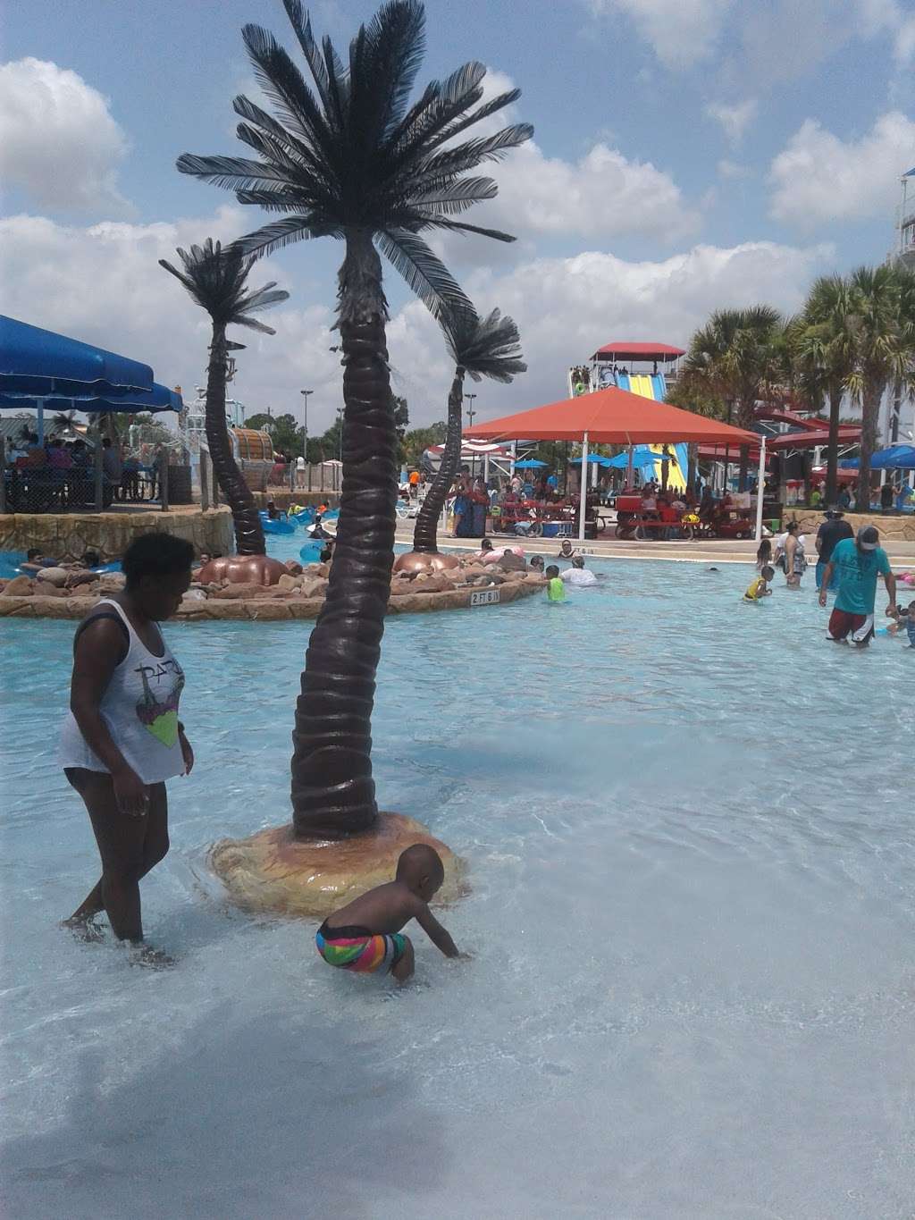 Pirates Bay Waterpark | 5300 E Rd, Baytown, TX 77521, USA | Phone: (281) 422-1150