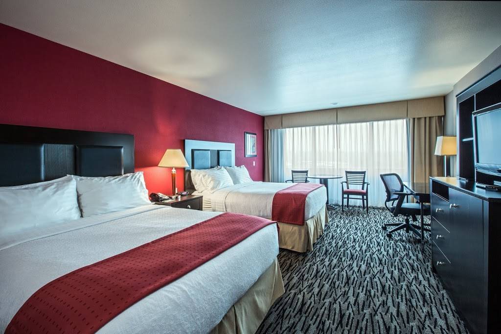 Holiday Inn & Suites Anaheim - Fullerton | 2932 Nutwood Ave, Fullerton, CA 92831, USA | Phone: (714) 579-7400