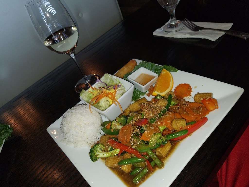 Thai Select Restaurant | 6579 Whitestown Pkwy, Zionsville, IN 46077, USA | Phone: (317) 769-0767