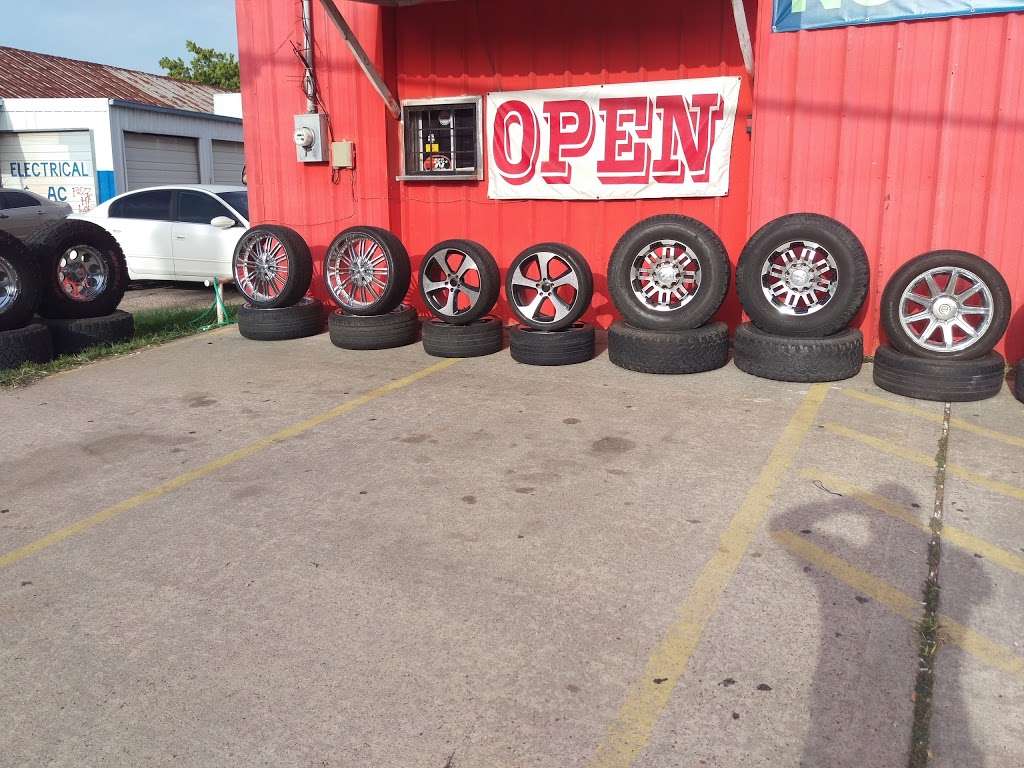 Raton Tire Shop | 1300 N Main St, Baytown, TX 77520, USA | Phone: (832) 519-3815
