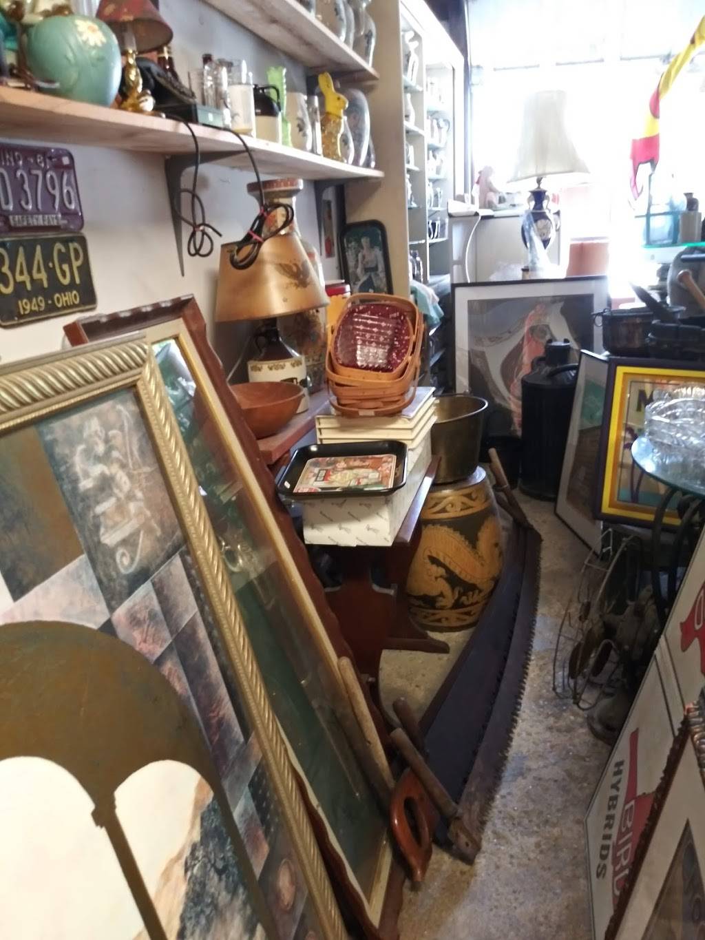 Broadway Antiques | 2212 Harrisburg Pike, Grove City, OH 43123, USA | Phone: (614) 539-5980