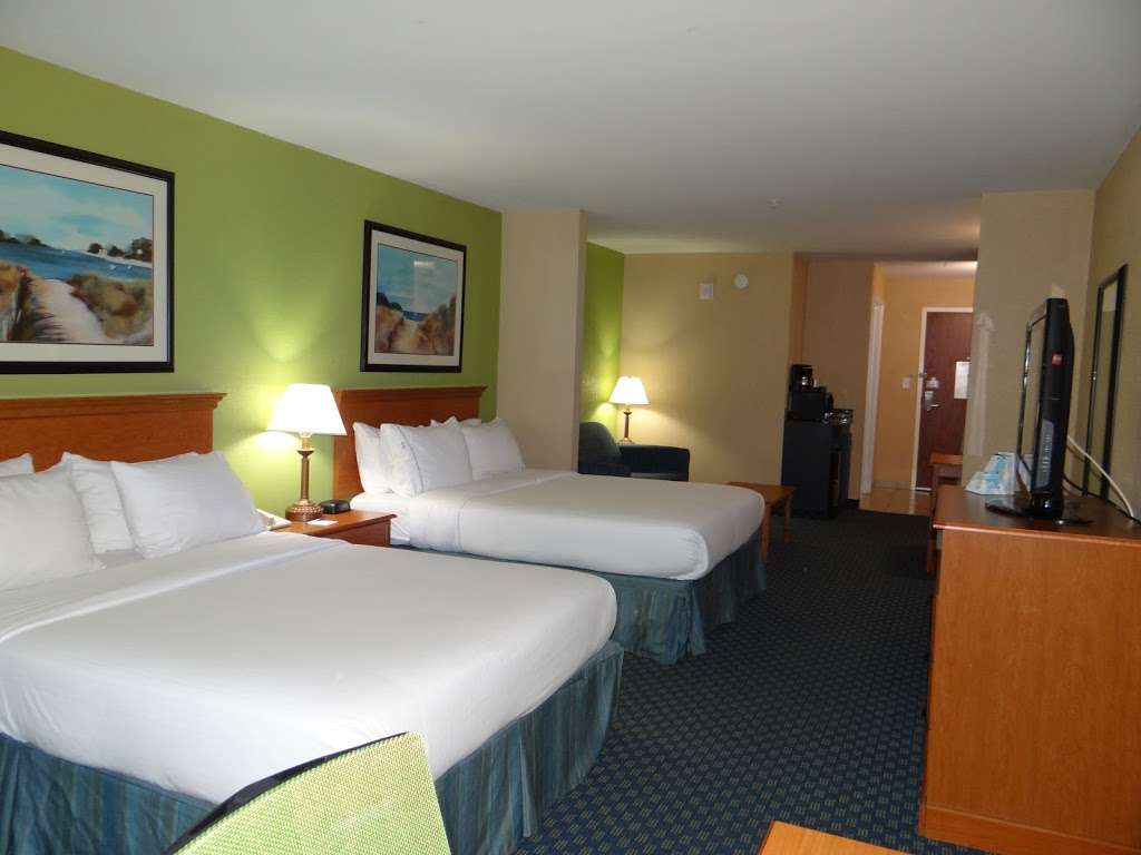 Holiday Inn Express & Suites Salisbury - Delmar | 30232 Lighthouse Square Dr, Delmar, MD 21875, USA | Phone: (410) 896-9633