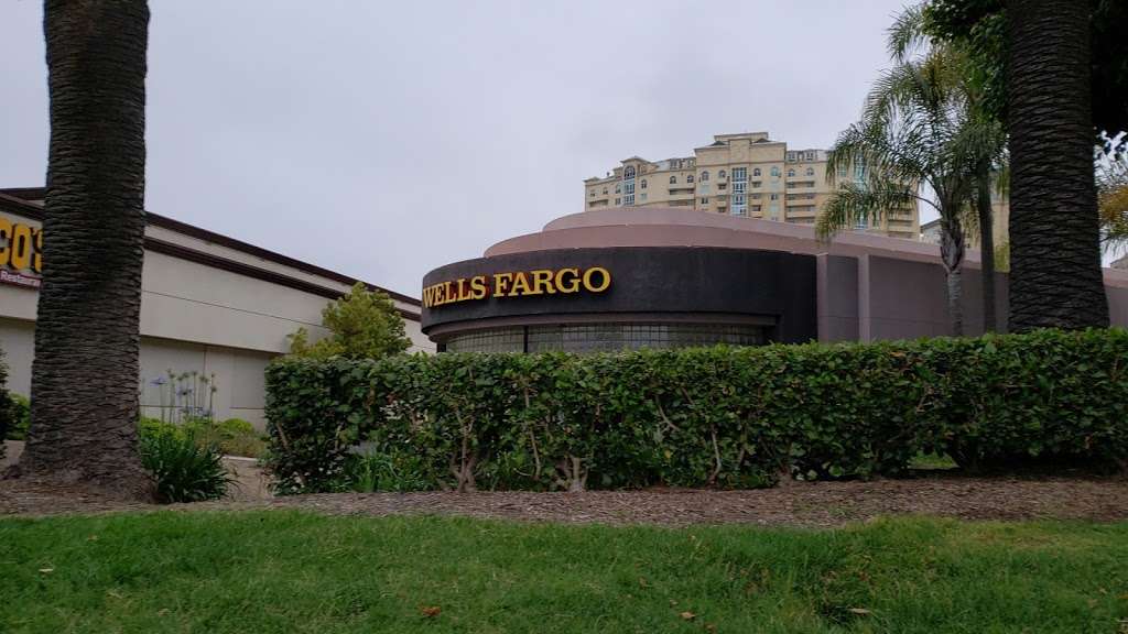 Wells Fargo Bank | 8410 Genesee Ave, San Diego, CA 92122, USA | Phone: (858) 452-3569