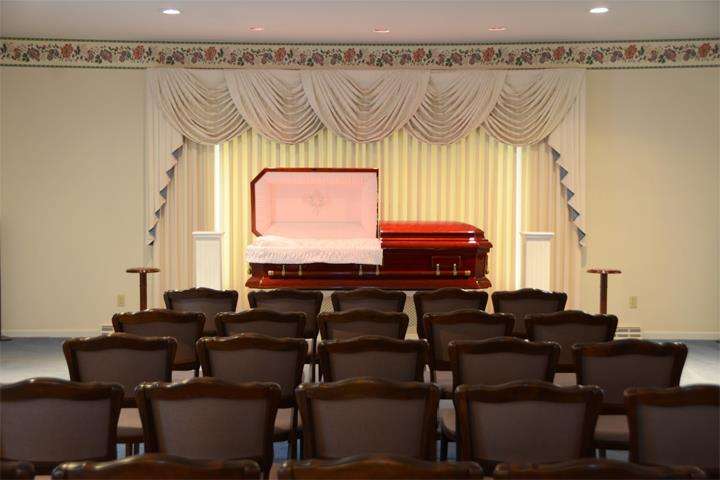 Burkhart-Eighner Funeral Home & Crematory | 606 E Arnold St, Sandwich, IL 60548, USA | Phone: (815) 786-2165