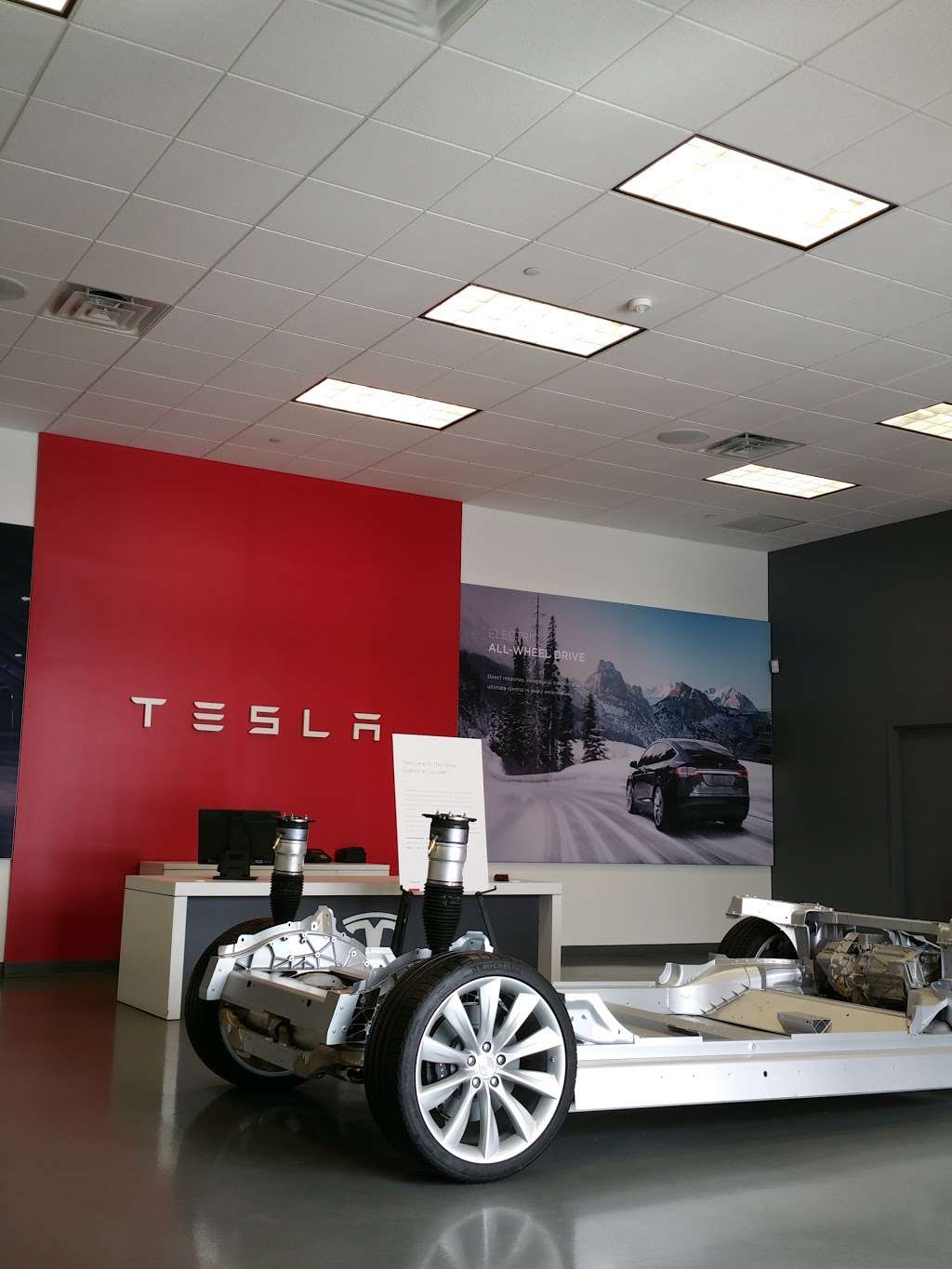 Tesla Service Center | 7 Aerial Way, Syosset, NY 11791, USA | Phone: (516) 864-0535