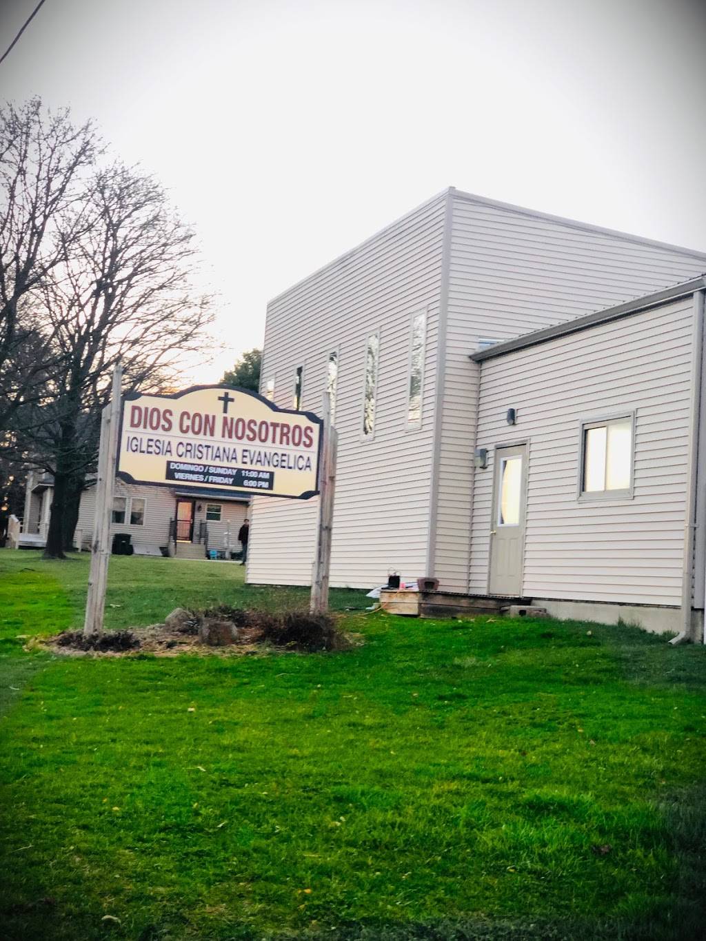 DIOS CON NOSOTROS, IGLESIA CRISTIANA EVANGELICA | 140 River Dr, Johnson Creek, WI 53038, USA