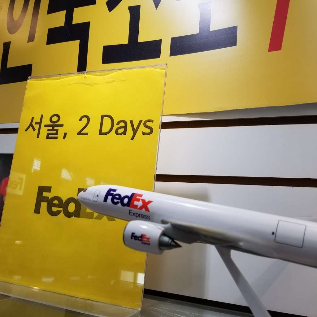 FedEx DHL Ship Center / CJ 택배 | 1475 Bergen Blvd # inside, HanNam Supermarket, Fort Lee, NJ 07024, USA | Phone: (201) 805-0870