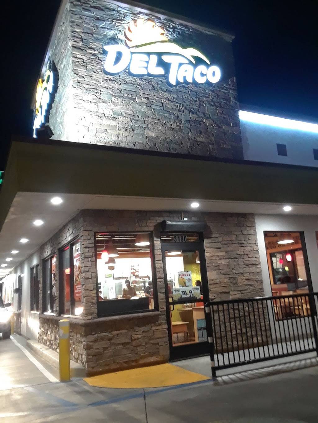 Del Taco | 3190 Pacific Coast Hwy, Long Beach, CA 90804, USA | Phone: (562) 597-4784