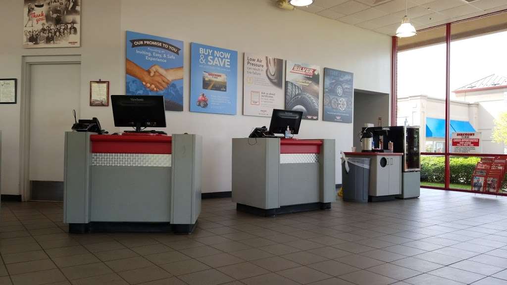 Discount Tire | 2445 Augusta Way, Aurora, IL 60506, USA | Phone: (630) 907-9720