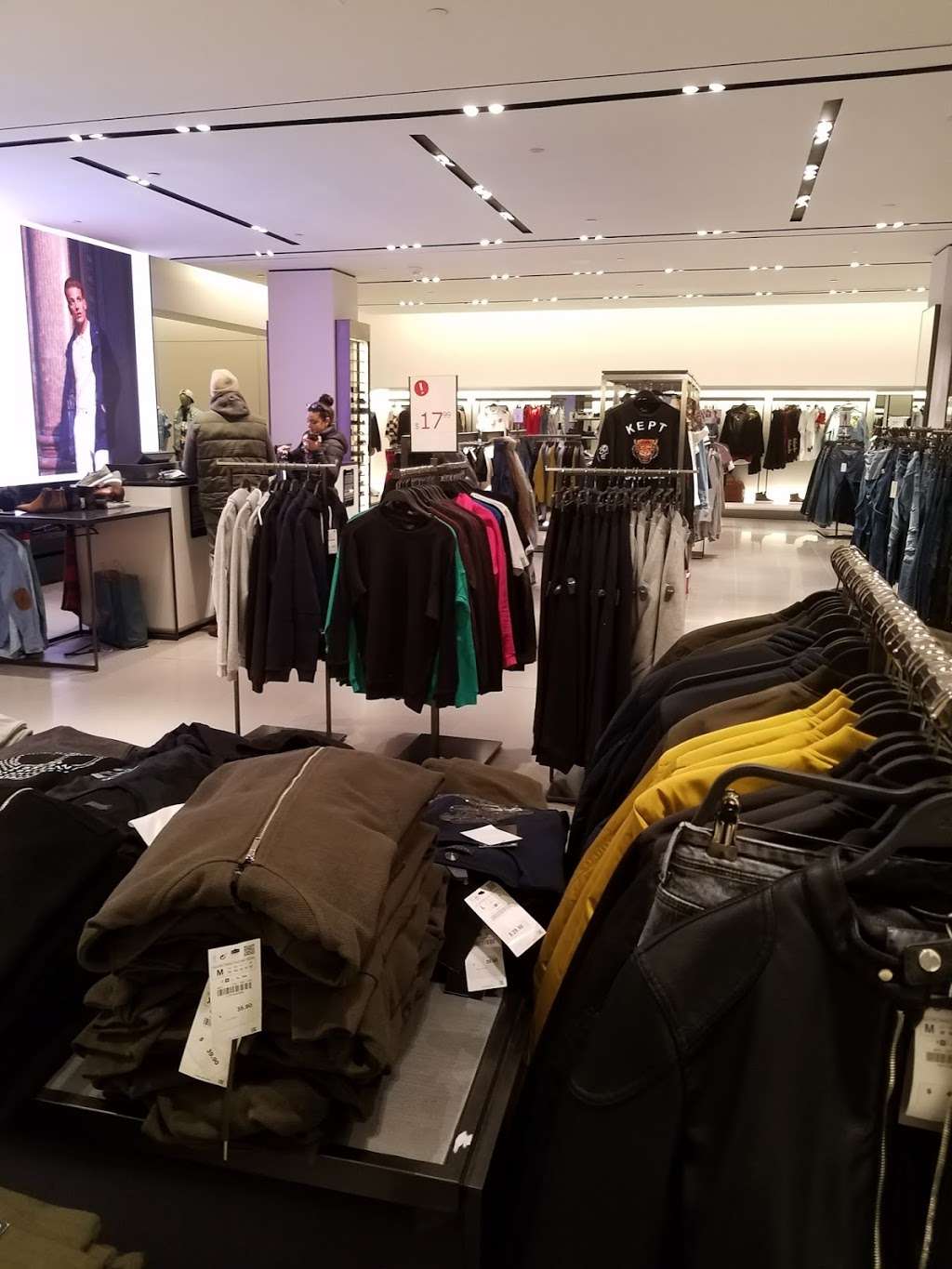 ZARA | 1 Garden State Plaza Boulevard #1056 WESTFIELD, PLAZA, Paramus, NJ 07652, USA | Phone: (201) 843-0805