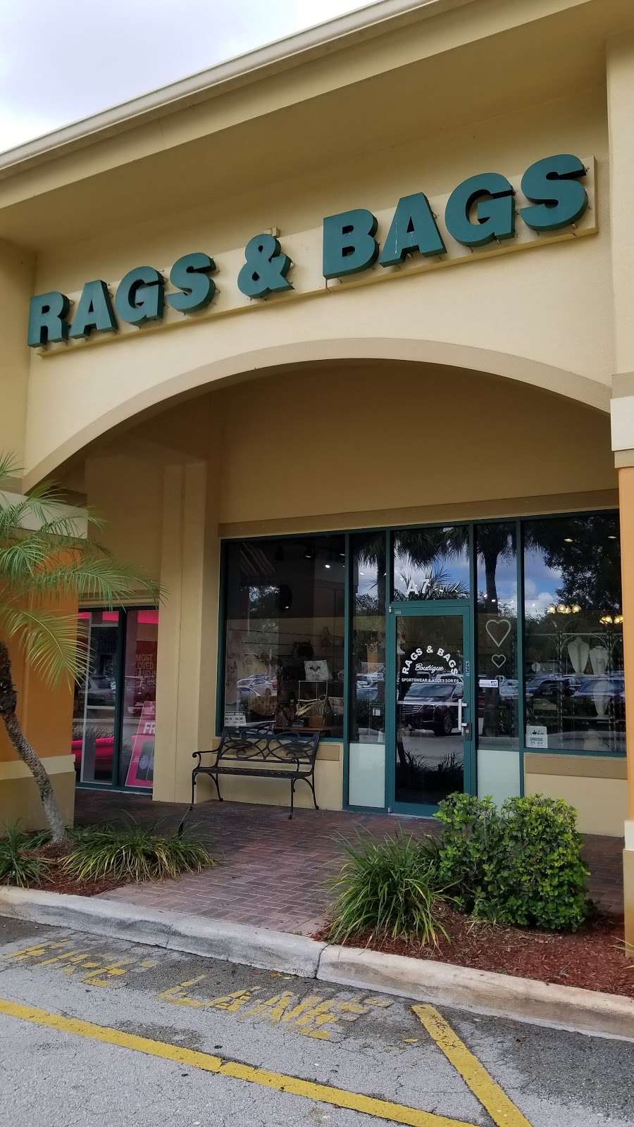 Rags & Bags II | 7410 W Boynton Beach Blvd # A7, Boynton Beach, FL 33437, USA | Phone: (561) 733-7735