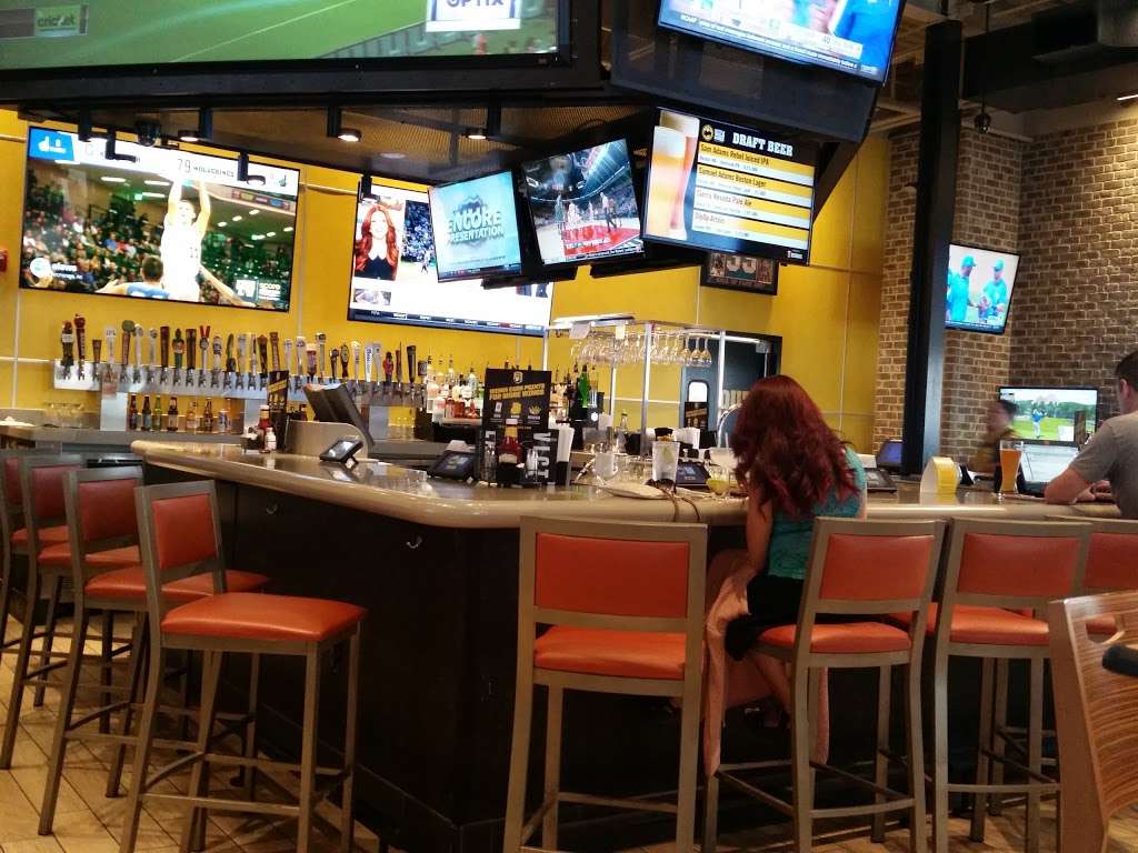 Buffalo Wild Wings | 7191 Lake Andrew Dr, Melbourne, FL 32940, USA | Phone: (321) 638-0882