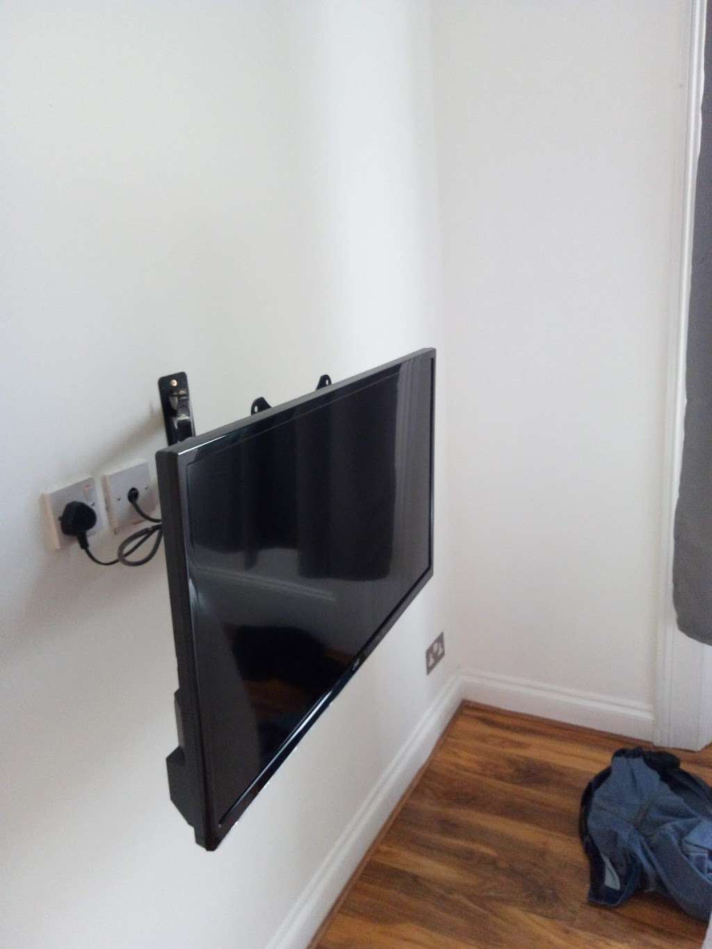 Hyde Park Economy Apartments | 11-13 Inverness Terrace, London W2 3JL, UK | Phone: 020 7221 1811