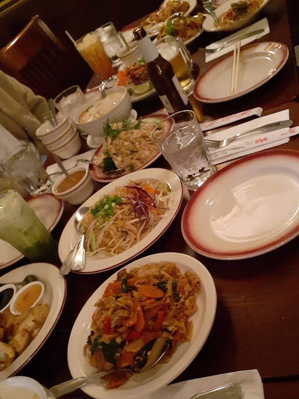 Yum Yum Thai Restaurant | 900 N 160th St, Shoreline, WA 98133, USA | Phone: (206) 362-1933