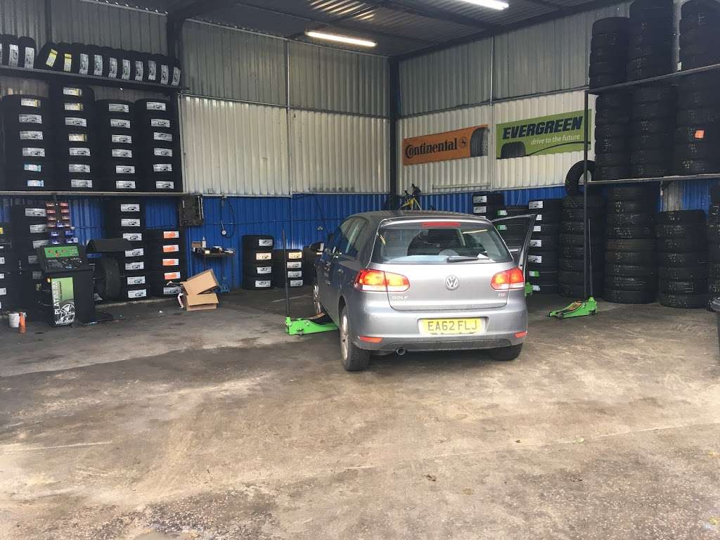 CMS Tyres | 500 Gale St, Dagenham RM9 4NU, UK | Phone: 07473 803383