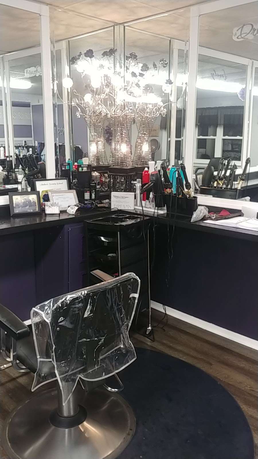 Salon 715 | 715 N A St, Elwood, IN 46036, USA | Phone: (765) 552-9247