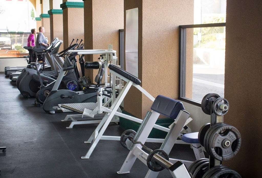 Club Paradise Fitness | 1371 S Mission Rd, Fallbrook, CA 92028, USA | Phone: (760) 731-0133