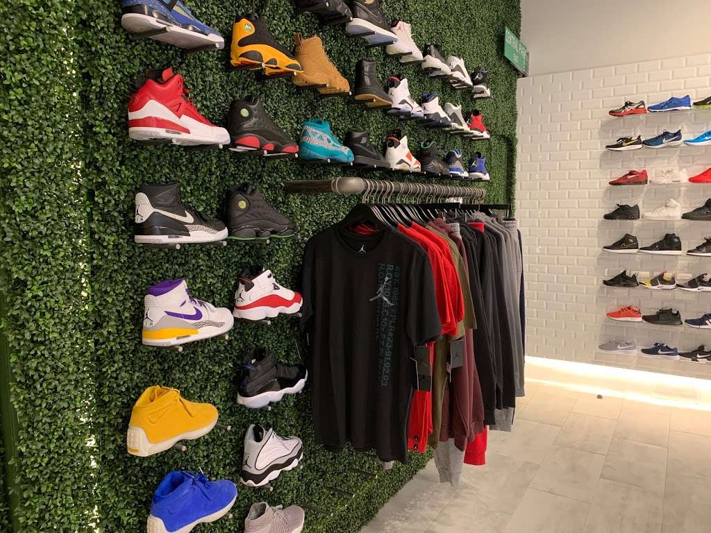 Sneaker Lounge | 719 White Plains Rd, Scarsdale, NY 10583, USA | Phone: (914) 771-7500