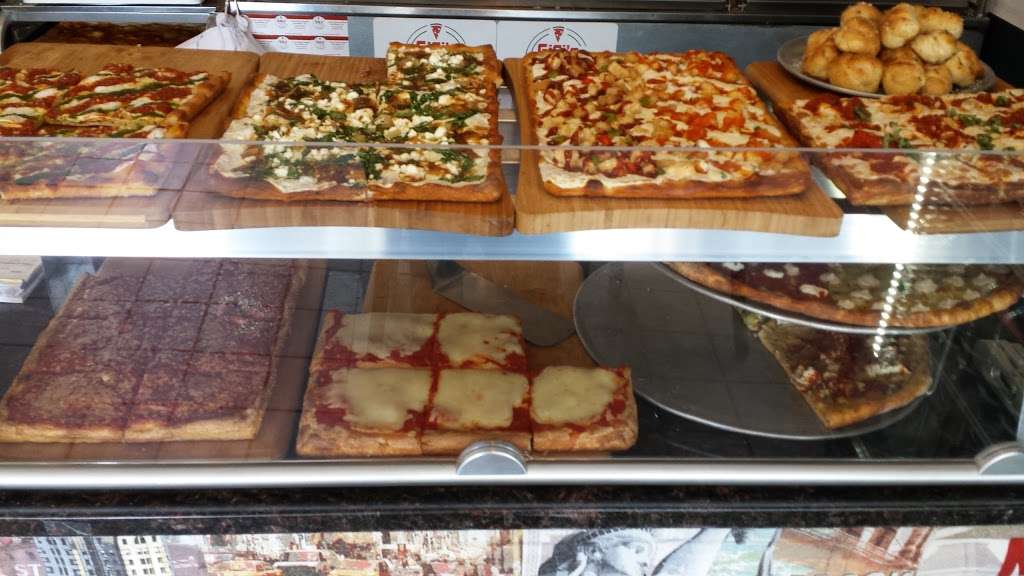 Gigis New York Style Pizza & Restaurant | 2259, 1142 Ocean Ave, Sea Bright, NJ 07760, USA | Phone: (732) 530-7499