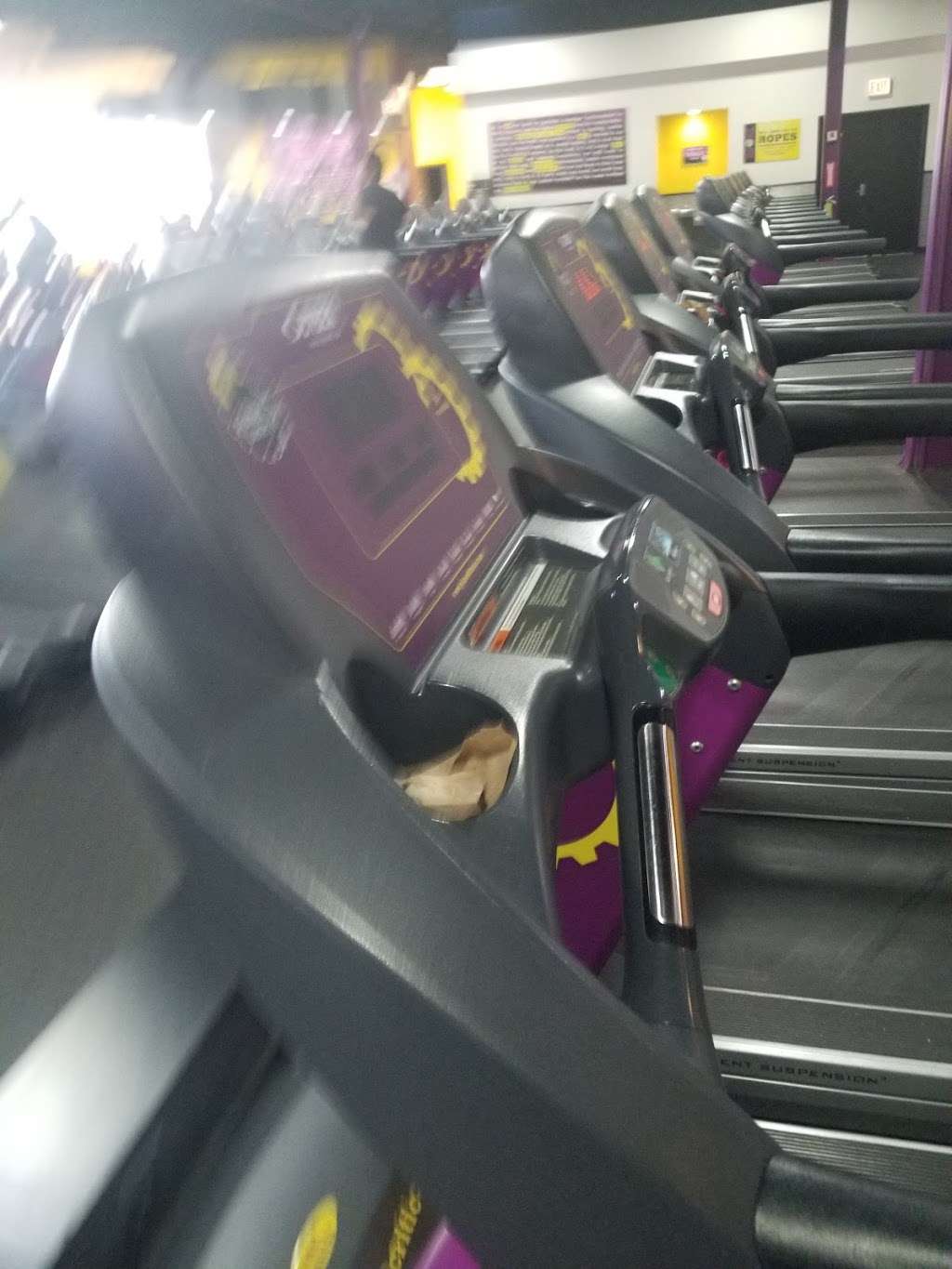 Planet Fitness | 4646 S Damen Ave, Chicago, IL 60609, USA | Phone: (773) 376-1010