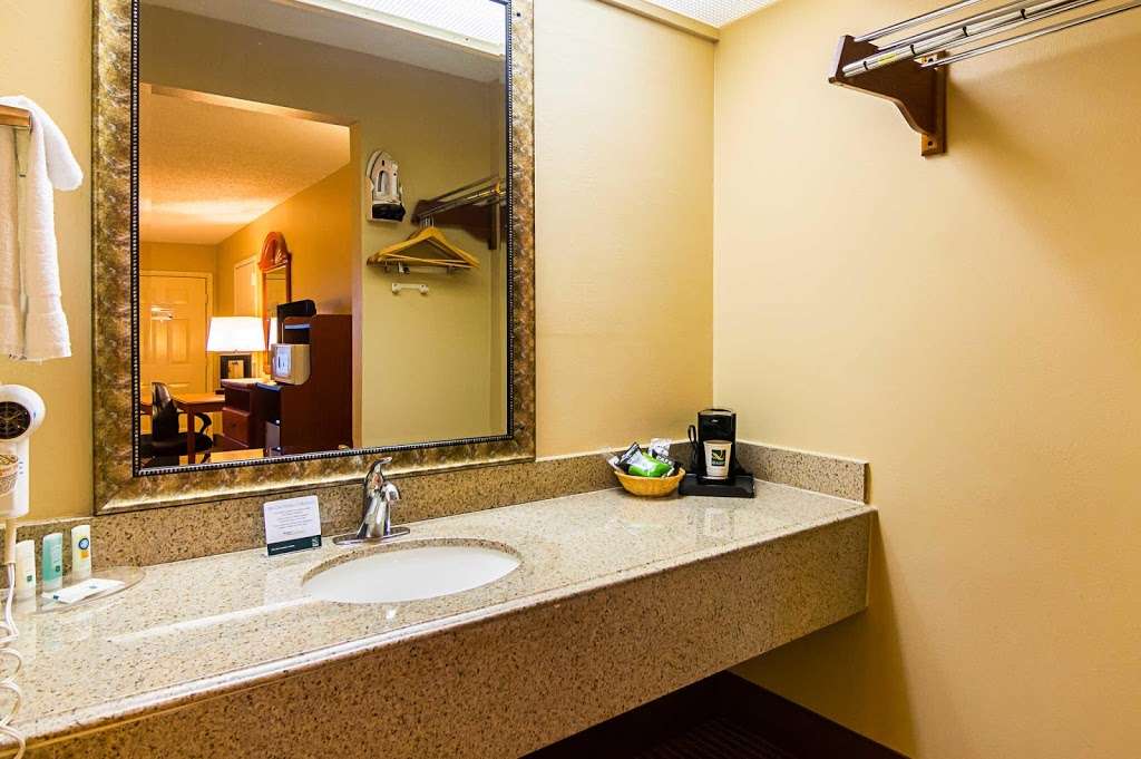 Quality Inn & Suites Garland - East Dallas | 1635 E, I-30, Garland, TX 75043, USA | Phone: (972) 303-1601