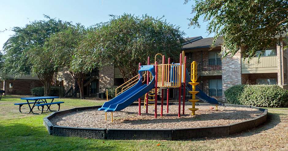 Brookhollow Apartments | 704 E Waring St, Dayton, TX 77535 | Phone: (844) 889-0789