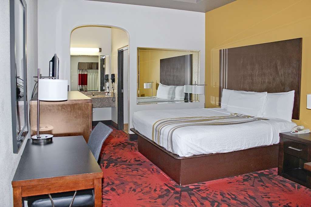 Palacio Royale Inn Houston NW | 10654 W Little York Rd, Houston, TX 77041, USA | Phone: (713) 856-9438