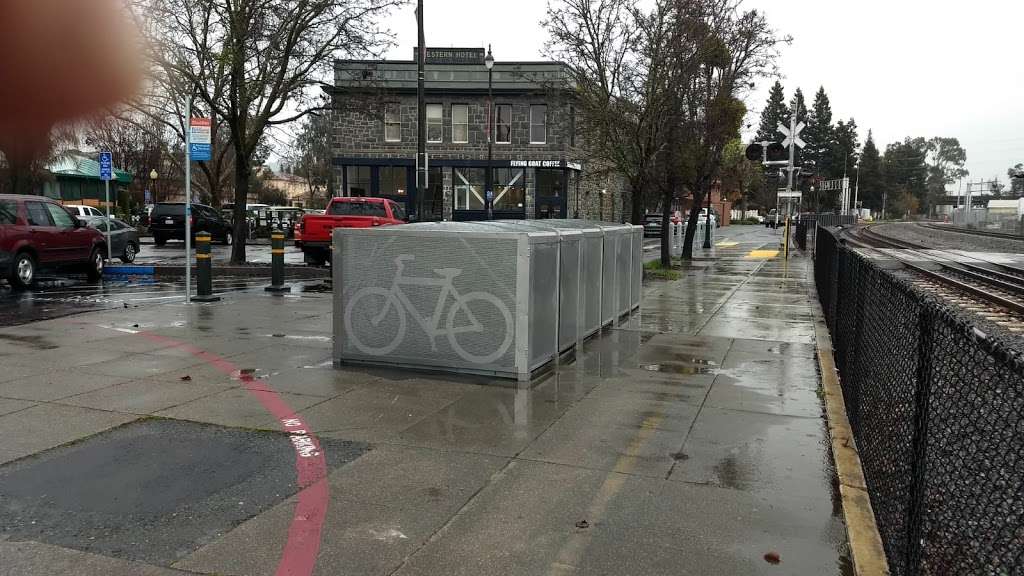 BikeLink : Santa Rosa Downtown | 7 4th St, Santa Rosa, CA 95401, USA | Phone: (888) 540-0740