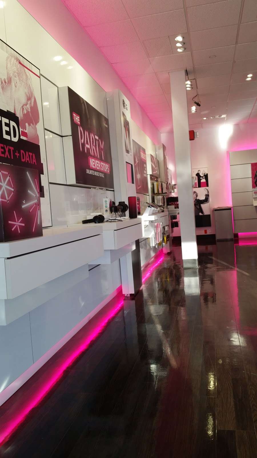 T-Mobile | 250 Granite Run Dr, Lancaster, PA 17601, USA | Phone: (717) 519-4140