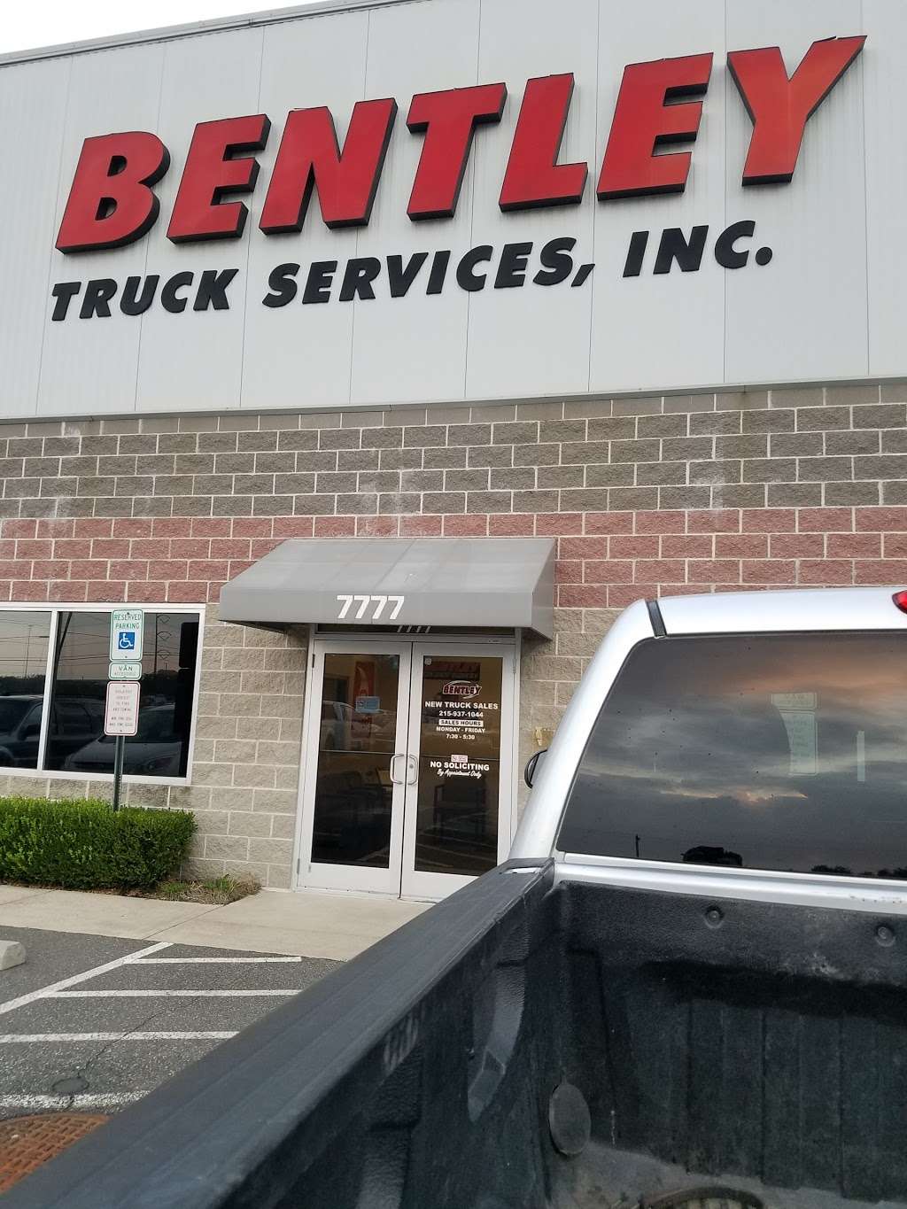 Bentley Truck Services Inc | 7777 Essington Ave, Philadelphia, PA 19153, USA | Phone: (215) 937-1044